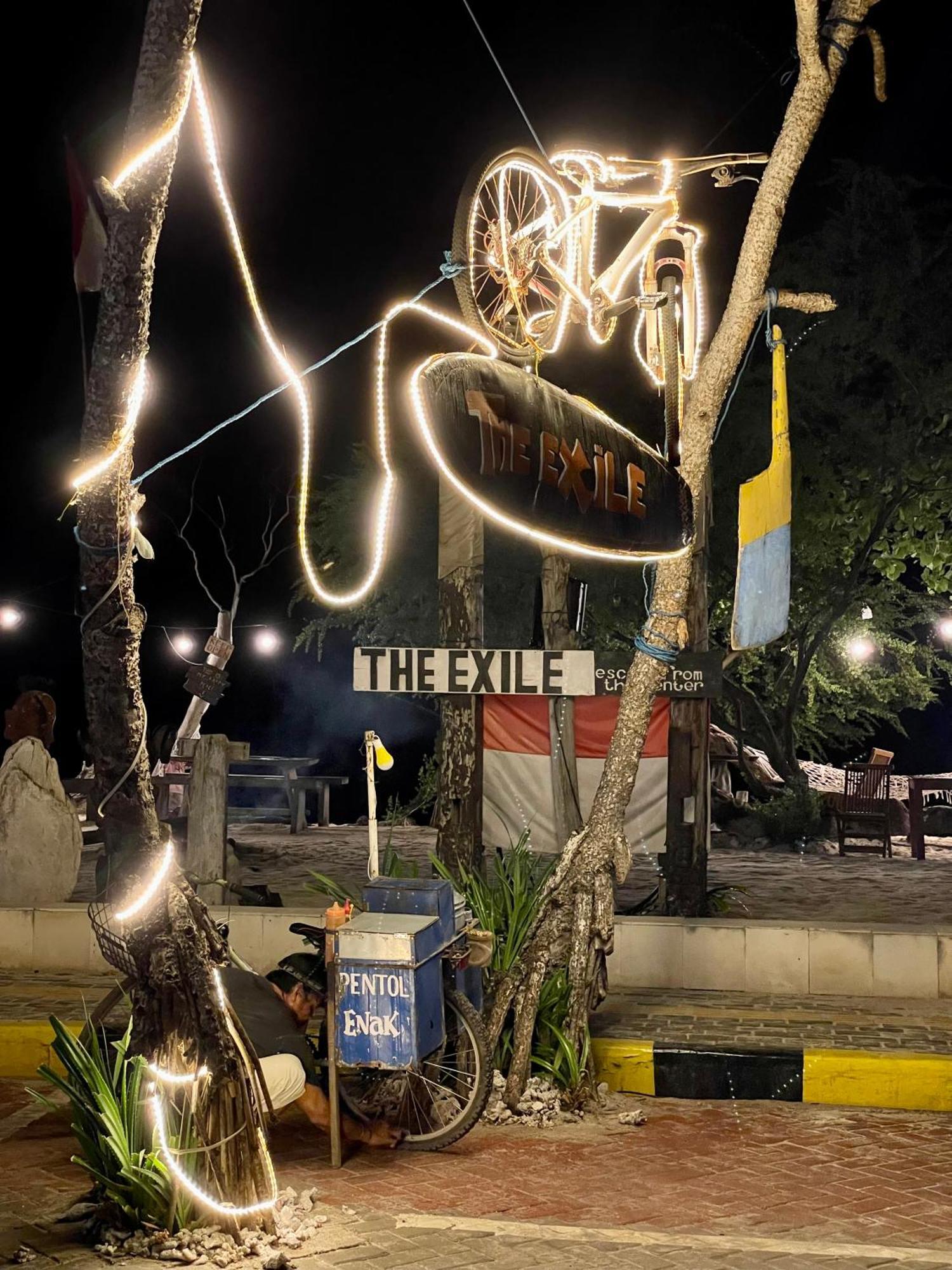 The Exile Sunsetpoint Hotel Gili Trawangan Luaran gambar