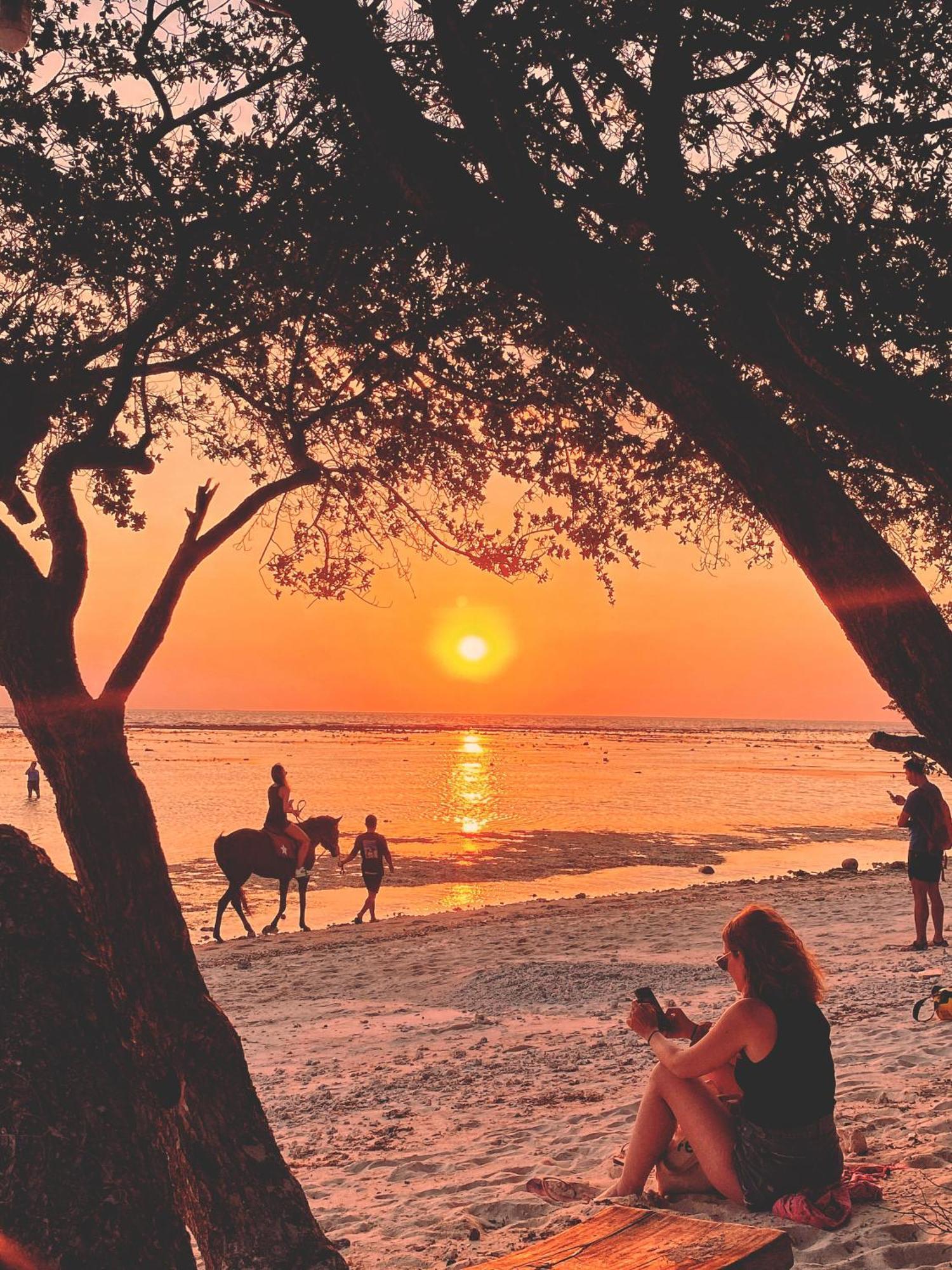 The Exile Sunsetpoint Hotel Gili Trawangan Luaran gambar